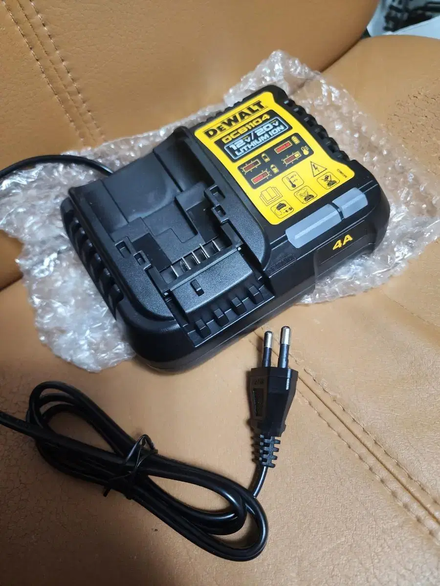 디월트 12~20V 고속 충전기